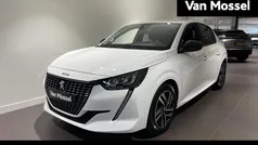 Wit Gebruikt 2023 Peugeot 208 Allure Hatchback | € 17.935 (Eerlijke prijs)