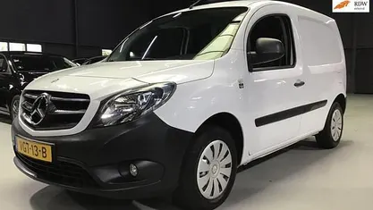 Wit (metallic) Gebruikt 2020 Mercedes Citan 108 Van | € 9.750 (Eerlijke prijs)
