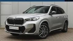 Zilver, metallic lak Gebruikt 2023 BMW iX1 M Sport SUV | € 46.950 (Eerlijke prijs)