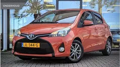Rood Gebruikt 2015 Toyota Yaris Hatchback | € 6.995 (Eerlijke prijs)