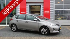 Bruin Gebruikt 2014 Toyota Auris Hatchback | € 10.900 (Goede deal)