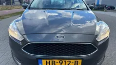 Grijs, metallic lak Gebruikt 2015 Ford Focus Trend Hatchback | € 6.745 (Eerlijke prijs)