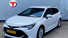 Wit Gebruikt 2020 Toyota Corolla Active Stationwagen | € 17.950 (Eerlijke prijs)