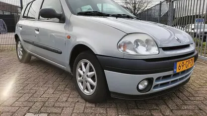 Gebruikt 2001 Renault Clio II Hatchback | € 1.750 (Eerlijke prijs)