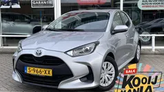 Grijs Gebruikt 2023 Toyota Yaris Hybrid Active Hatchback | € 22.600 (Eerlijke prijs)