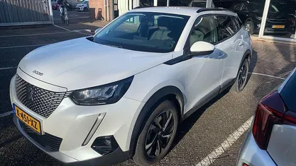 Occasion Peugeot e-2008 Allure 100 kW (136 PK) 2021 Wit SUV