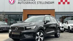 Zwart Gebruikt 2022 Volvo XC40 Plus SUV | € 35.950 (Eerlijke prijs)