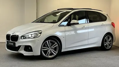 Wit Gebruikt 2017 BMW 218 Executive Stationwagen | € 19.685 (Eerlijke prijs)