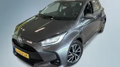 Grijs Gebruikt 2021 Toyota Yaris Hybrid Hatchback | € 21.950 (Eerlijke prijs)