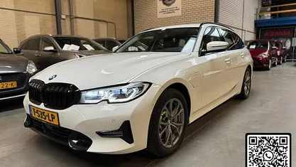 Wit Occasion 2020 BMW 330 Stationwagen | € 32.950 (Eerlijke prijs)