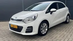 Wit Gebruikt 2016 Kia Rio Hatchback | € 7.950 (Eerlijke prijs)