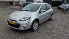 Zilver Gebruikt 2011 Renault Clio II Authentique Hatchback | € 3.650 (Eerlijke prijs)