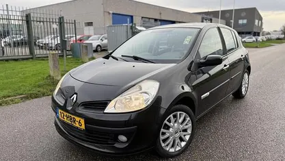 Zwart Gebruikt 2008 Renault Clio R.S. Rip Curl Hatchback | € 2.750 (Eerlijke prijs)