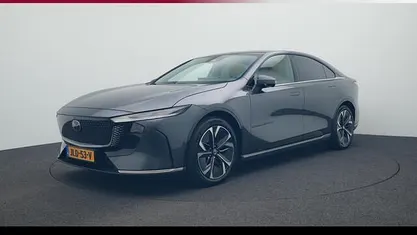 Machine grey Nieuw 2025 Mazda 6e Takumi-Line Hatchback | € 47.950 (Eerlijke prijs)