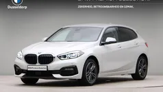 Wit Gebruikt 2022 BMW 118 Sport Line Hatchback | € 20.850 (Super prijs)