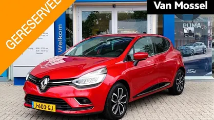 Rood Occasion 2020 Renault Clio V Intens Hatchback | € 9.940 (Eerlijke prijs)