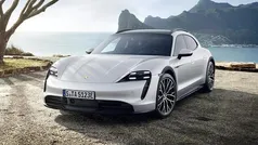 Grijs, metallic lak Gebruikt 2022 Porsche Taycan 4S Cross Turismo Sedan | € 74.900 (Goede deal)