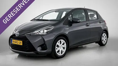 Grijs Gebruikt 2020 Toyota Yaris Hybrid Active Hatchback | € 15.950 (Goede deal)