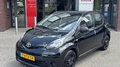 Zwart Gebruikt 2013 Toyota Aygo Comfort Hatchback | € 6.839 (Eerlijke prijs)