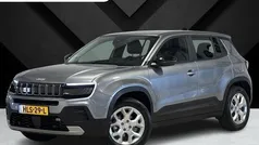 Grijs, metallic lak Gebruikt 2024 Jeep Avenger Altitude SUV | € 27.395 (Goede deal)