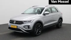 Grijs Gebruikt 2024 VW T-Roc Life SUV | € 29.700 (Eerlijke prijs)