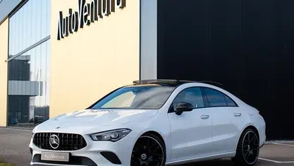 Wit Gebruikt 2023 Mercedes CLA180 AMG line Sedan | € 35.850 (Eerlijke prijs)