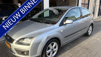 Occasion Ford Focus 101 PK (74 kW) 2005 Grijs Hatchback