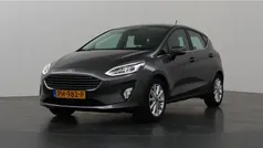 Grijs, metallic lak Gebruikt 2017 Ford Fiesta Titanium Hatchback | € 9.935 (Eerlijke prijs)