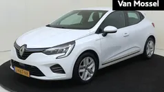 Wit Gebruikt 2020 Renault Clio V Zen Hatchback | € 12.935 (Eerlijke prijs)