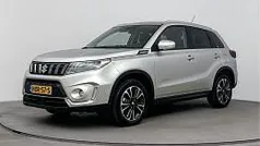 Grijs Gebruikt 2023 Suzuki Vitara Style SUV | € 28.200 (Eerlijke prijs)