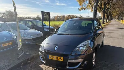 Grijs (metallic) Gebruikt 2011 Renault Scénic III MPV | € 2.799 (Eerlijke prijs)
