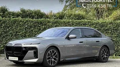 Grijs Gebruikt 2024 BMW i7 M Sport Sedan | € 85.895 (Eerlijke prijs)