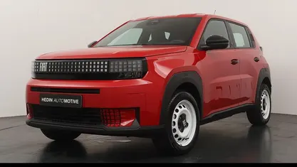 Occasion 2025 Fiat Grande Panda Red Hatchback | € 26.039 (Eerlijke prijs)