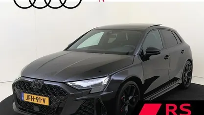 Zwart Gebruikt 2025 Audi RS3 Sportback Basis Hatchback | € 86.950 (Eerlijke prijs)