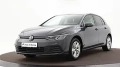Grijs Gebruikt 2023 VW Golf VIII Life Hatchback | € 27.440 (Eerlijke prijs)
