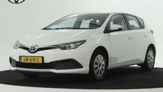 Wit Gebruikt 2016 Toyota Auris Hatchback | € 11.945 (Eerlijke prijs)