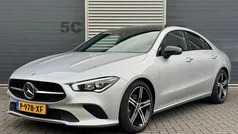 Grijs Gebruikt 2022 Mercedes CLA180 Luxury Sedan | € 29.950 (Goede deal)
