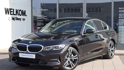Gebruikt 2021 BMW 330e Executive Sedan | € 33.950 (Eerlijke prijs)