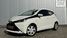 Wit Gebruikt 2017 Toyota Aygo X-play Hatchback | € 8.950 (Eerlijke prijs)