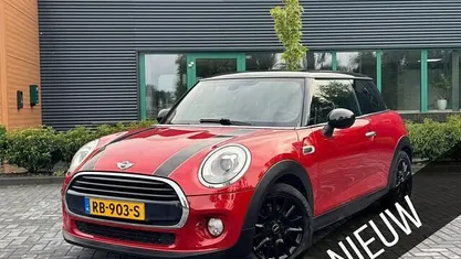 Rood Gebruikt 2017 Mini Cooper Business Hatchback | € 11.950 (Eerlijke prijs)