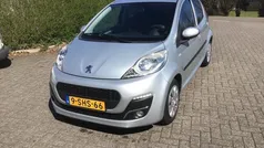 Grijs, metallic lak Gebruikt 2013 Peugeot 107 Active Hatchback | € 3.999 (Eerlijke prijs)