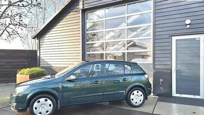 Groen (metallic) Gebruikt 2005 Opel Astra Enjoy Hatchback | € 1.490 (Goede deal)