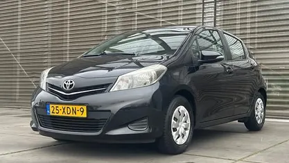 Zwart Gebruikt 2012 Toyota Yaris Hatchback | € 8.250 (Eerlijke prijs)