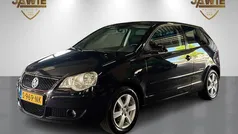 Zwart, metallic lak Gebruikt 2009 VW Polo Hatchback | € 3.750 (Eerlijke prijs)