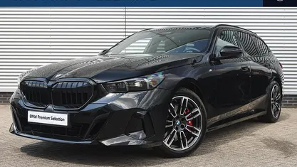 Zwart Gebruikt 2024 BMW 540 Comfort Edition Sedan | € 89.950 (Eerlijke prijs)