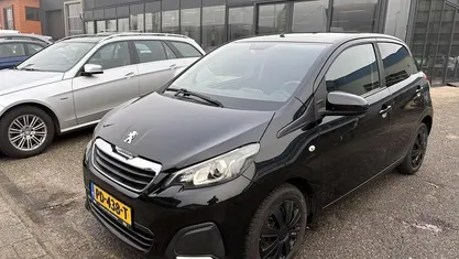 Zwart Gebruikt 2015 Peugeot 108 Envy Hatchback | € 6.445 (Eerlijke prijs)