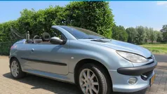 Grijs Gebruikt 2002 Peugeot 206 CC Cabriolet | € 1.095 (Eerlijke prijs)
