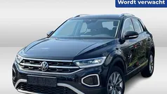 Zwart Gebruikt 2022 VW T-Roc Style SUV | € 28.950 (Goede deal)