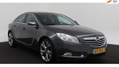Grijs Gebruikt 2010 Opel Insignia Edition Hatchback | € 5.495 (Eerlijke prijs)