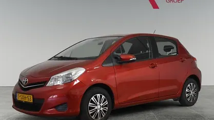 Occasion Toyota Yaris 69 PK (50 kW) 2013 Rood Hatchback